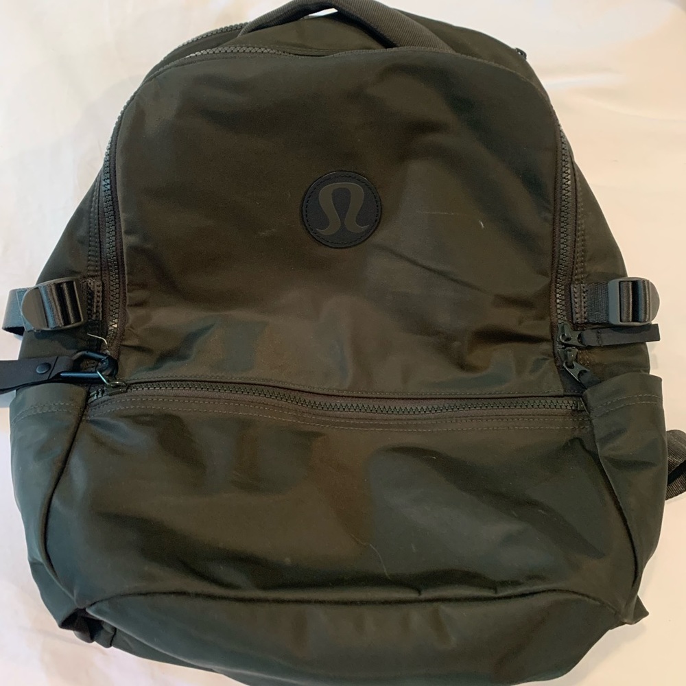 Lululemon New Crew 22L Backpack. Forest Green.